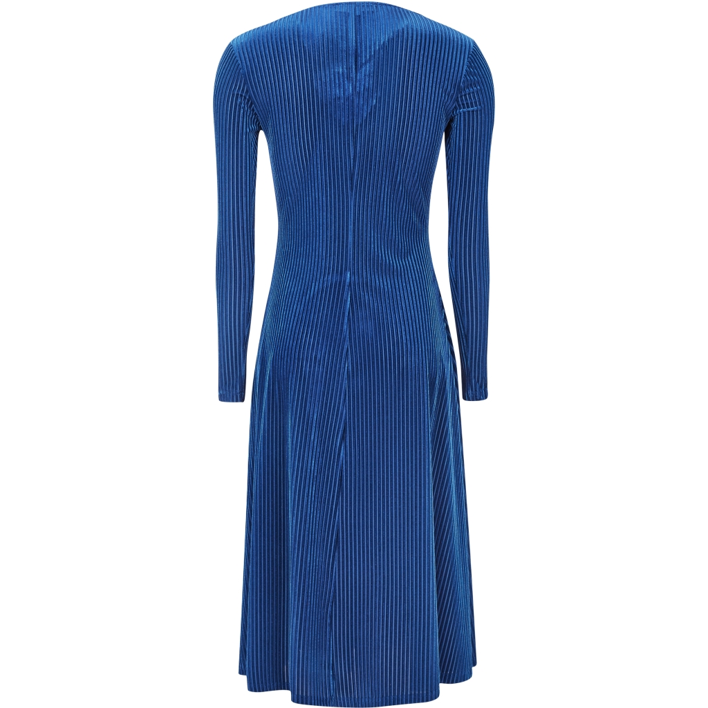 udtryk Egern Billedhugger Soft Rebels kjole i blå i stylen SRElaine V-neck Midi Dress til kvinder hos  Augustashop.dk
